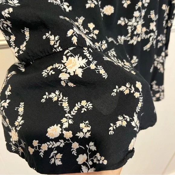 Abercrombie & Fitch Black and White Floral Wrap dress size medium petite - Picture 8 of 13